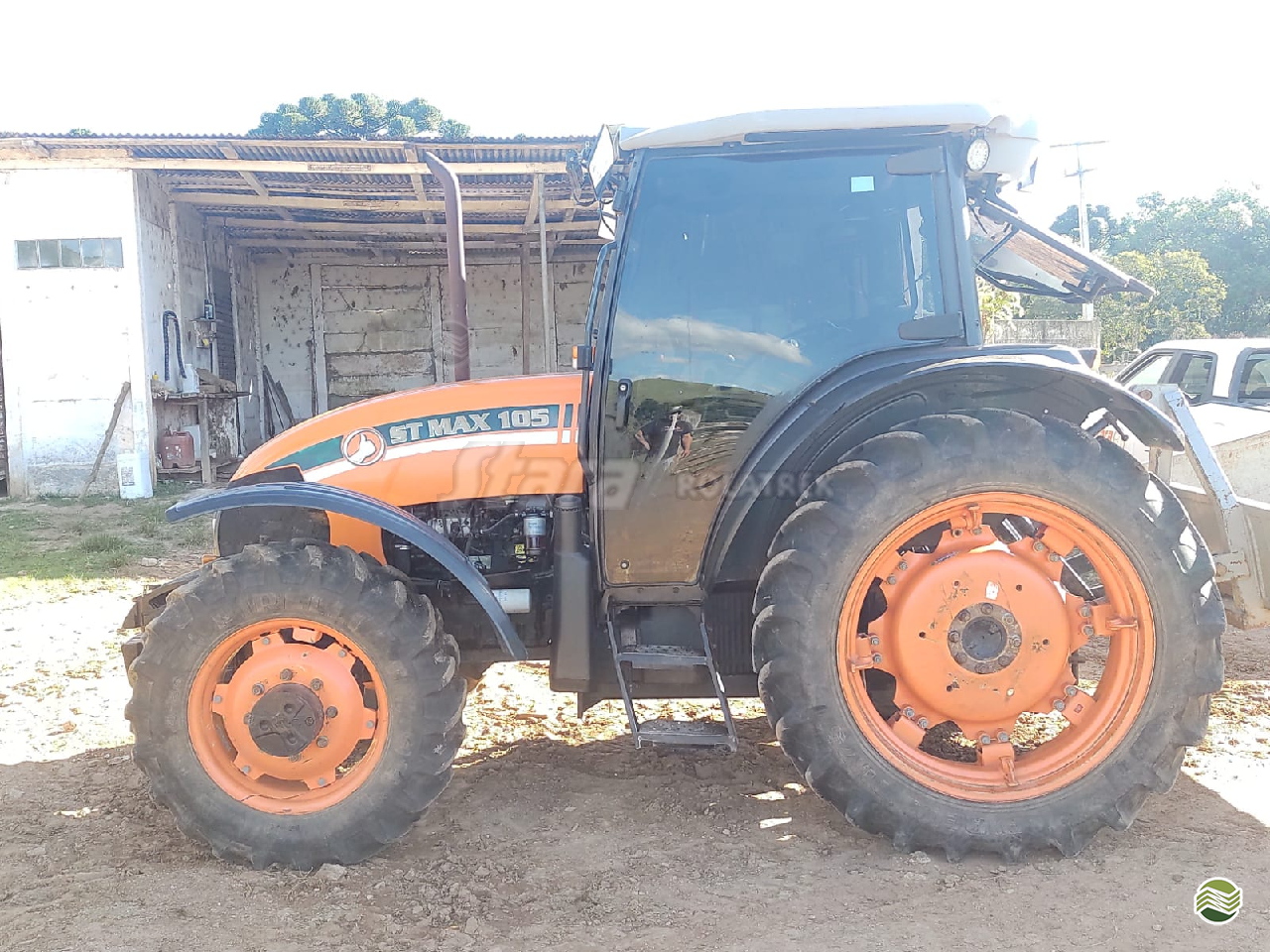 TRATOR STARA ST MAX 105 Tração 4x4 Rolatrek Implementos Agrícolas - Stara CASTRO PARANÁ PR